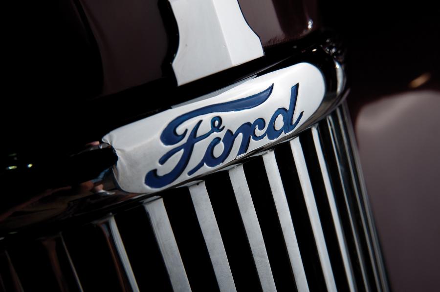  Ford Super DeLuxe Tudor Sedan 1941 года  (фото 2 из 3)